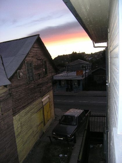 Udsigten fra vinduet i vores herberg i Puerto Montt.